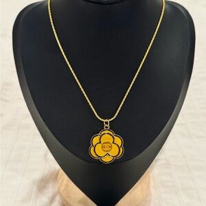 Gold Flower Pendant Necklace